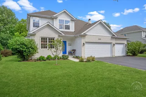2031 Bent Tree Dr, Geneva, IL 60134