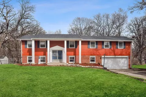 1718 W Maple Ln, Crete, IL 60417