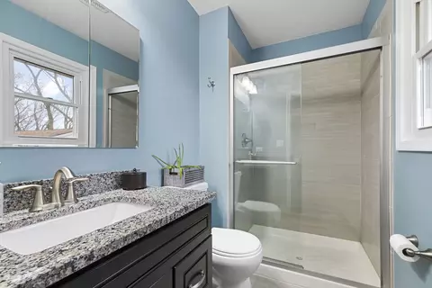 Bath - 1345 Blair Ln, Hoffman Estates, IL 60169 photo 1 of 3