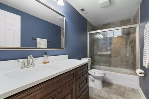 Bath - 1345 Blair Ln, Hoffman Estates, IL 60169 photo 3 of 3