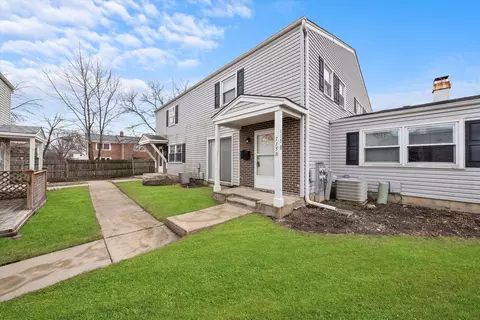 115 Lucille Ct #B, Bartlett, IL 60103