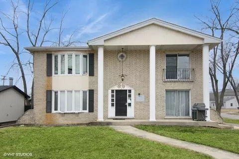 300 W Burlington Ave #4, Westmont, IL 60559