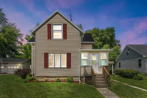 265 W Guertin St, Saint Anne, IL 60964