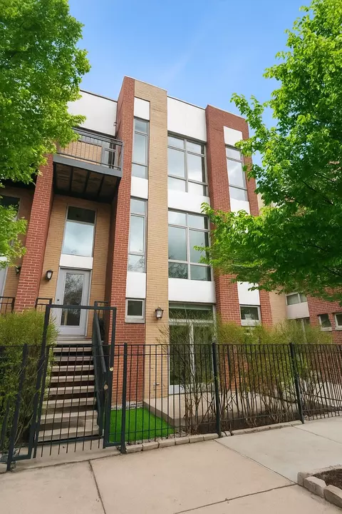 2823 N Oakley Ave #D, Chicago, IL 60618
