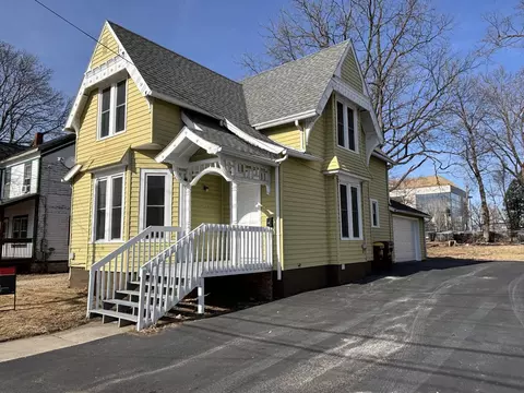 122 E 2nd St, Belvidere, IL 61008