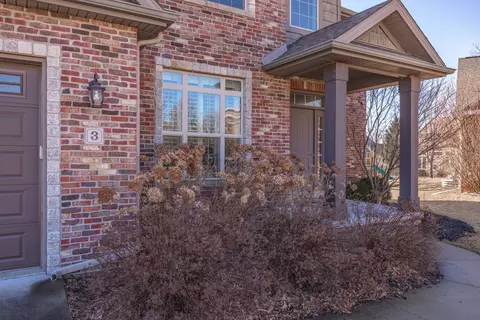 3 Litta Ct, Bloomington, IL 61704 photo 2