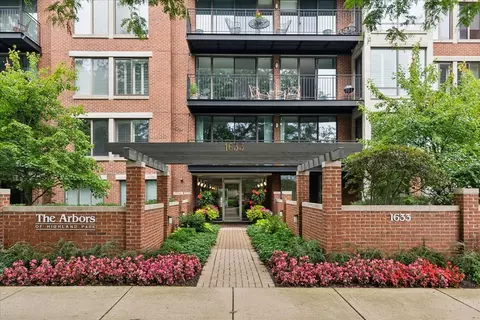 1633 2nd St #501, Highland Park, IL 60035