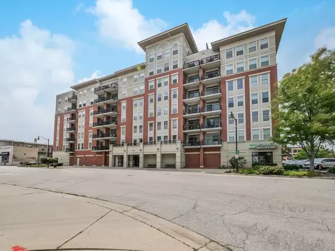 656 Pearson St #707C, Des Plaines, IL 60016