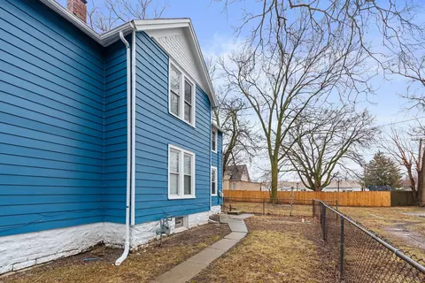 Exterior - 480 E Birch St, Kankakee, IL 60901 photo 3 of 4