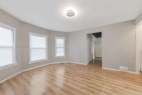 Living - 480 E Birch St, Kankakee, IL 60901 photo 4 of 4