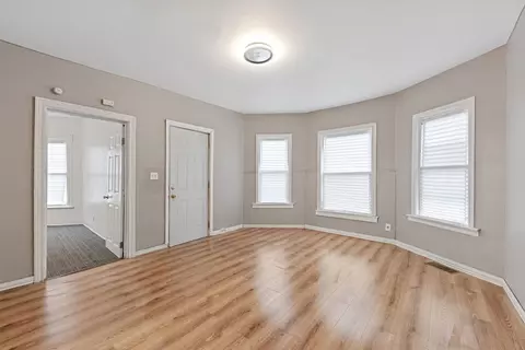 Living - 480 E Birch St, Kankakee, IL 60901 photo 1 of 4
