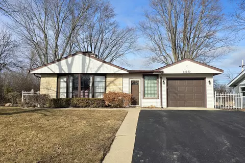 12280 W Bonnie Brook Ln, Beach Park, IL 60087