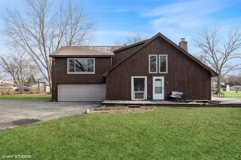1313 Lawn Ct, Mchenry, IL 60050