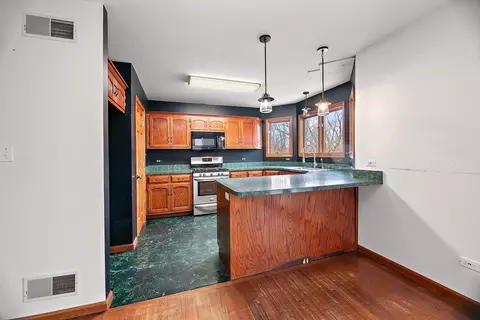 Kitchen - 299 E 4th Ave, New Lenox, IL 60451 photo 2 of 4
