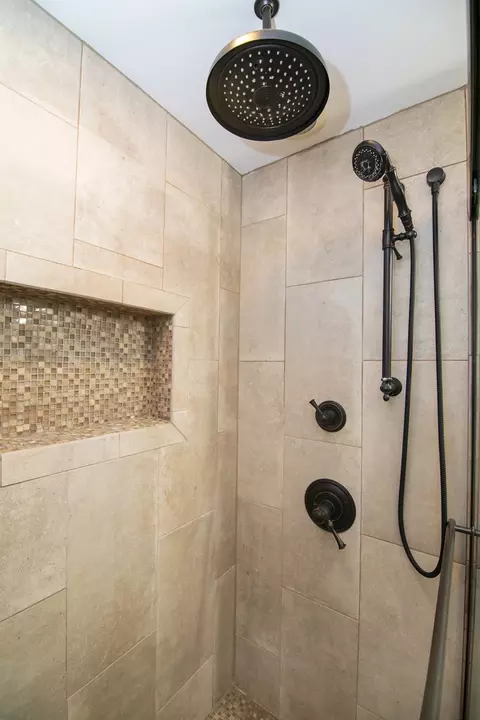 Bath - 299 E 4th Ave, New Lenox, IL 60451 photo 4 of 4