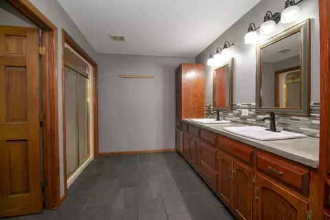 Bath - 299 E 4th Ave, New Lenox, IL 60451 photo 3 of 4