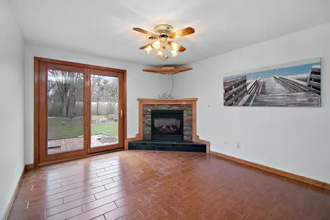 Living - 299 E 4th Ave, New Lenox, IL 60451 photo 3 of 4
