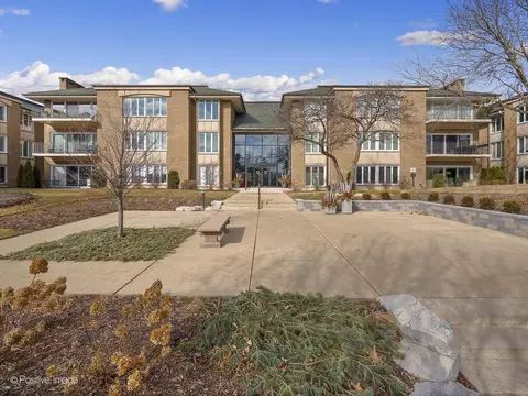 1 Oak Brook Club Dr #A102, Oak Brook, IL 60523