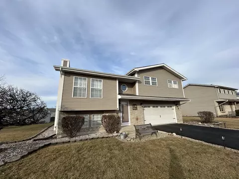 7512 W Benton Dr, Frankfort, IL 60423