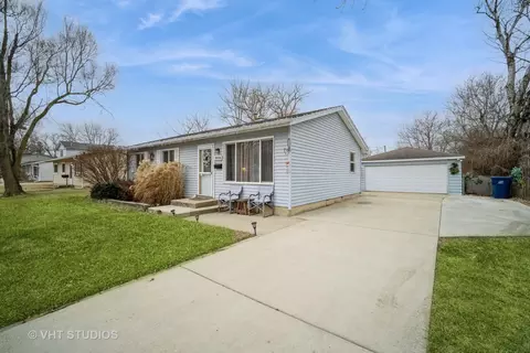 36354 N Edgewood Dr, Gurnee, IL 60031