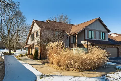13232 S Oak Hills Pkwy, Palos Heights, IL 60463