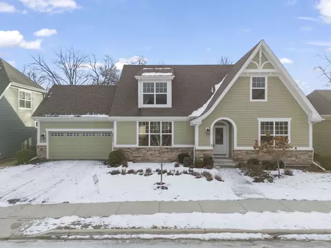 28 W713 Mount St, Warrenville, IL 60555