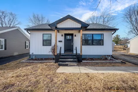 1217 Wild St, Sycamore, IL 60178