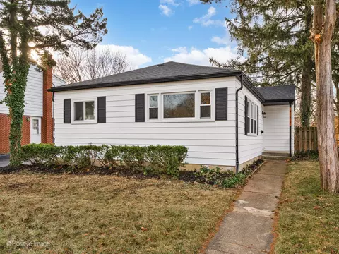 922 N Patton Ave, Arlington Heights, IL 60004