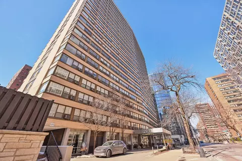 2930 N Sheridan Rd #2207, Chicago, IL 60657