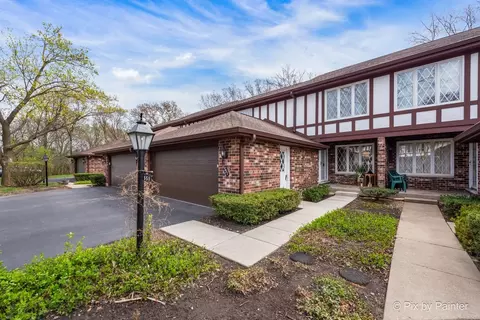 551 Woodmar Ter, Crystal Lake, IL 60014