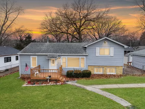 7 N042 Smith St, South Elgin, IL 60177