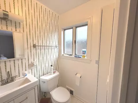 556 Barton Ave, Evanston, IL 60202 photo 27