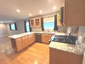 556 Barton Ave, Evanston, IL 60202 photo 4
