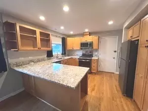 556 Barton Ave, Evanston, IL 60202 photo 5