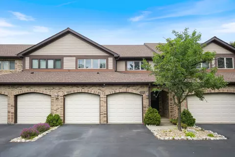 1830 Golf View Dr, Bartlett, IL 60103