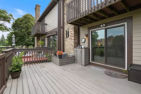 1830 Golf View Dr, Bartlett, IL 60103 photo 3