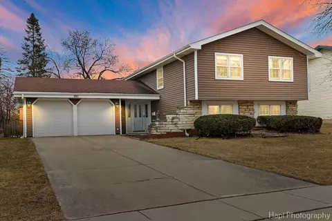 880 Rosedale Ln, Hoffman Estates, IL 60169
