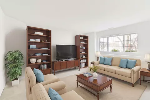 Living - 2417 Daybreak Ct, Elgin, IL 60123 photo 3 of 3