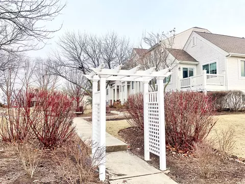Exterior - 2417 Daybreak Ct, Elgin, IL 60123 photo 2 of 4