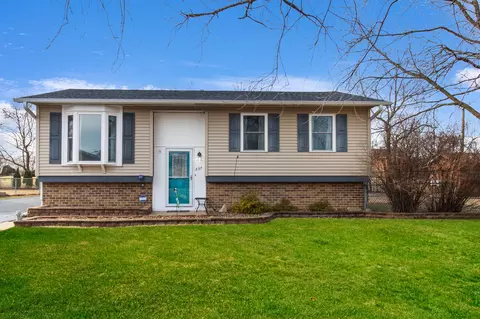 237 Cedarwood Ave, Bolingbrook, IL 60440