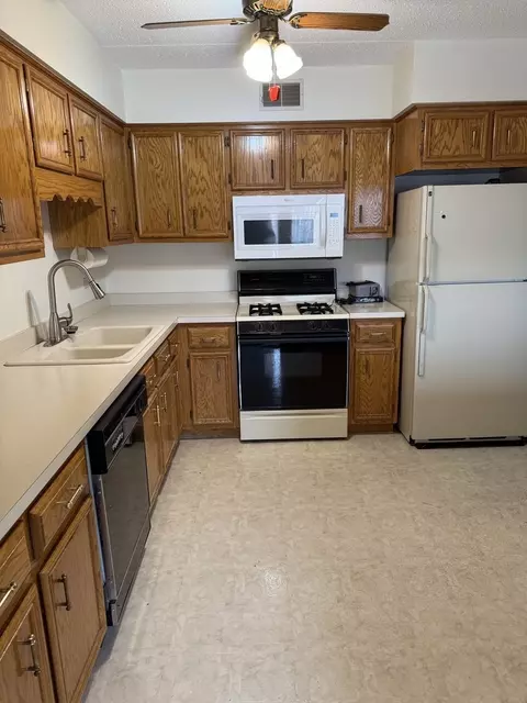 5034 Circle Dr #209, Markham, IL 60428 photo 2
