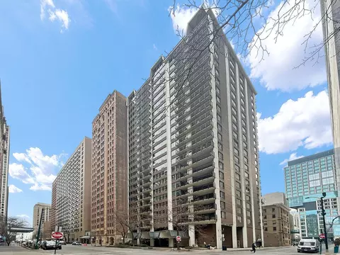 201 E Chestnut St #5D, Chicago, IL 60611