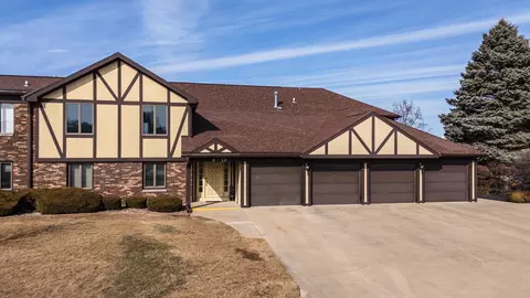 12 Crystal Ct #12, Pontiac, IL 61764