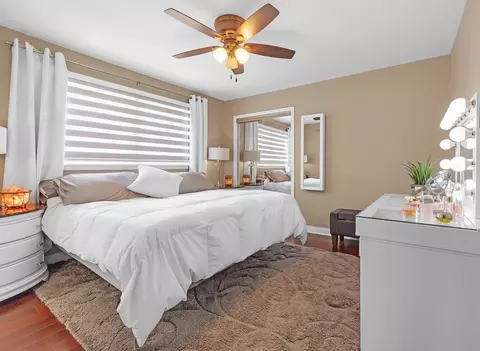 Bedroom - 2275 Westview Dr, Des Plaines, IL 60018 photo 1 of 3