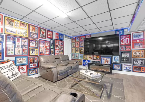 Living - 2275 Westview Dr, Des Plaines, IL 60018 photo 7 of 7