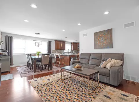 Living - 2275 Westview Dr, Des Plaines, IL 60018 photo 4 of 7
