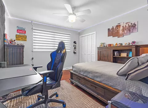 Bedroom - 2275 Westview Dr, Des Plaines, IL 60018 photo 3 of 3