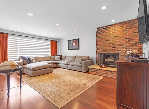 Living - 2275 Westview Dr, Des Plaines, IL 60018 photo 1 of 7