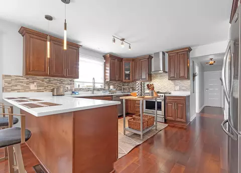 Kitchen - 2275 Westview Dr, Des Plaines, IL 60018 photo 2 of 6