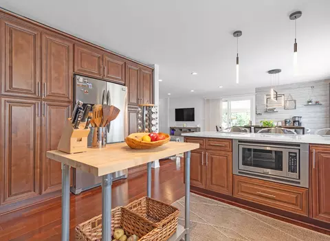 Kitchen - 2275 Westview Dr, Des Plaines, IL 60018 photo 4 of 6